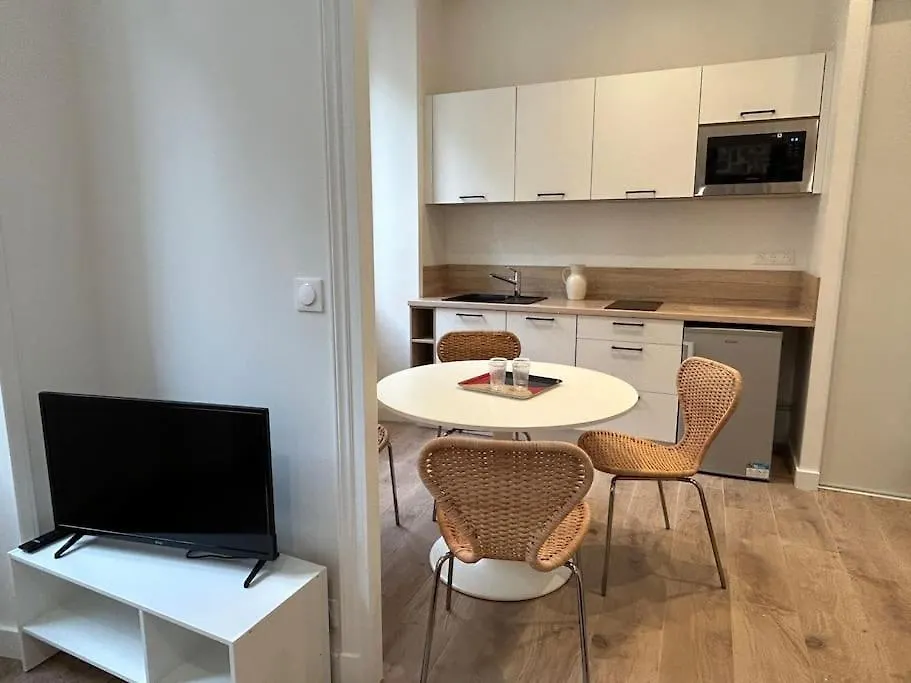 Pasteur, Appartement Fonctionnel En Centre-Ville Lorient 0*,  France